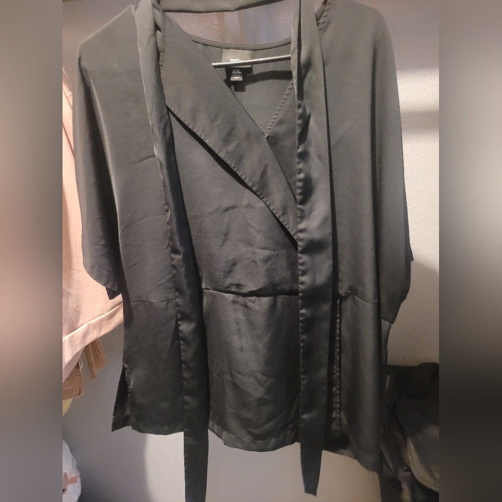 Macy's Brand: Black Plus Size 2X Top! Silk Material